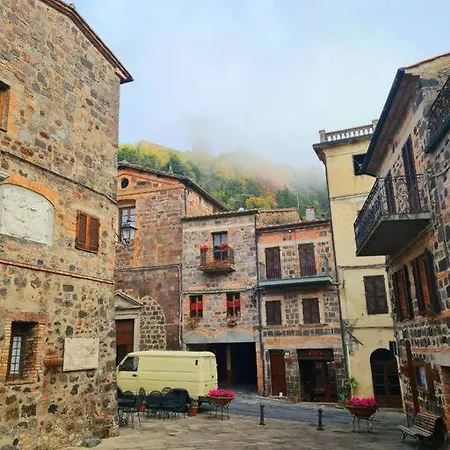 Flat Ghino Di Tacco Historical Centre Apartment Radicofani