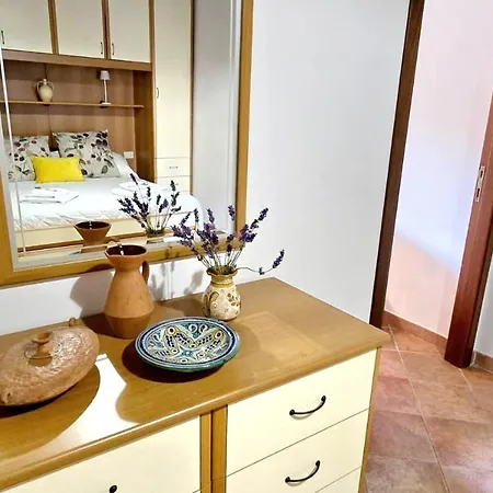 Flat Ghino Di Tacco Historical Centre Apartment