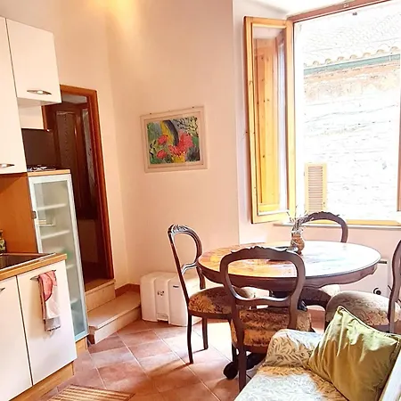 Flat Ghino Di Tacco Historical Centre