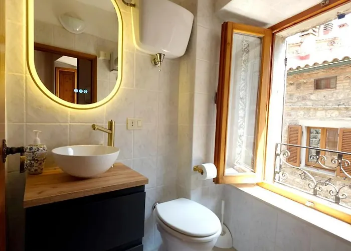 Flat Ghino Di Tacco Historical Centre *